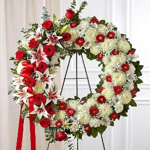 Cedar Knolls Florist | Red Rose Wreath